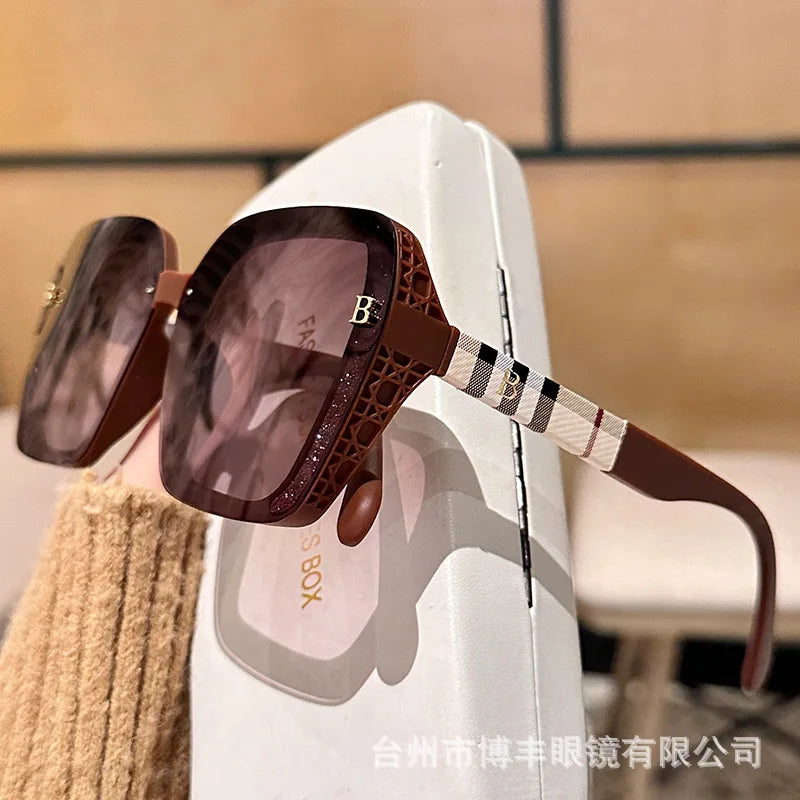 2025 new letter plaid glasses legs polarized high definition sunglasses women's light luxury high quality large frame sunglasses